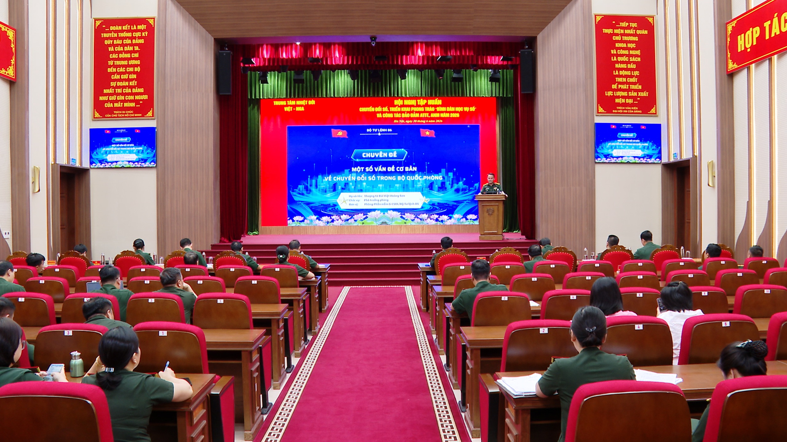 Trung tâm Nhiệt đới Việt - Nga tập huấn chuyển đổi số, triển khai phong trào “Bình dân học vụ số” và công tác bảo đảm an toàn thông tin, an ninh mạng